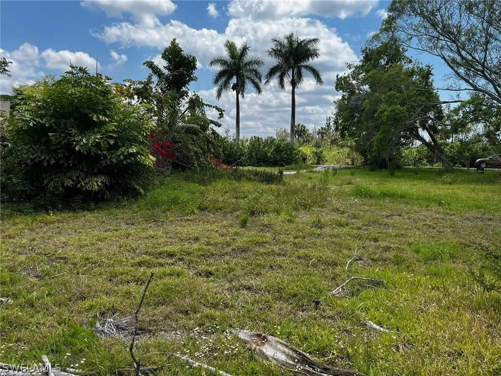 7204 + 7202 Maida Lane Fort Myers FL 33908