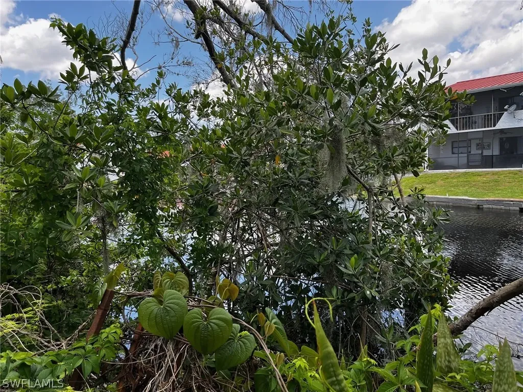 7204 + 7202 Maida Lane Fort Myers FL 33908