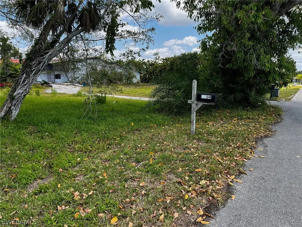 7204 + 7202 Maida Lane Fort Myers FL 33908