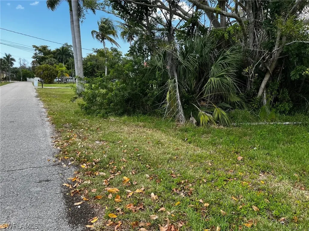 7204 + 7202 Maida Lane Fort Myers FL 33908