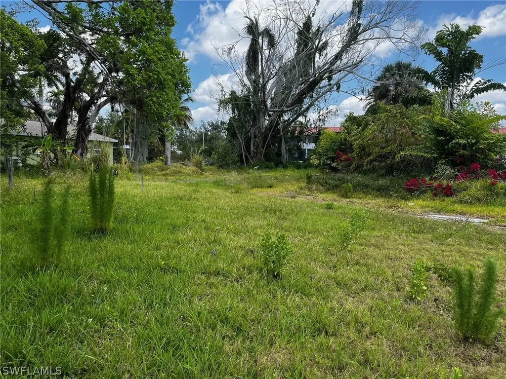 7204 + 7202 Maida Lane Fort Myers FL 33908