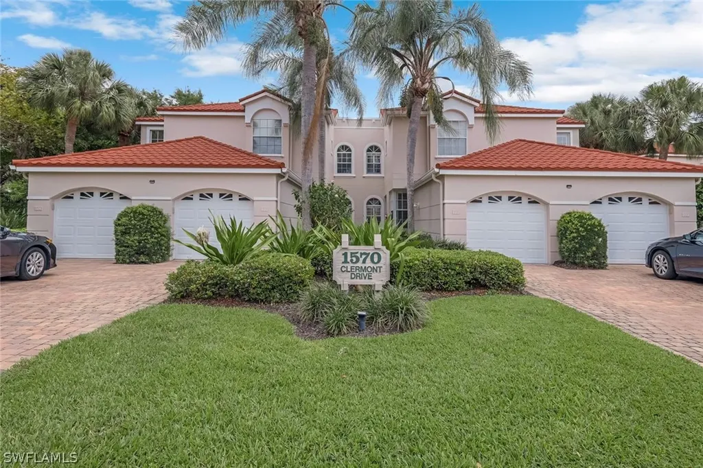 Naples FL, 1570 Clermont Drive, Unit M102