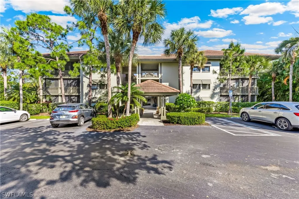 Bonita Springs FL, 3661 Wild Pines Drive, Unit 305