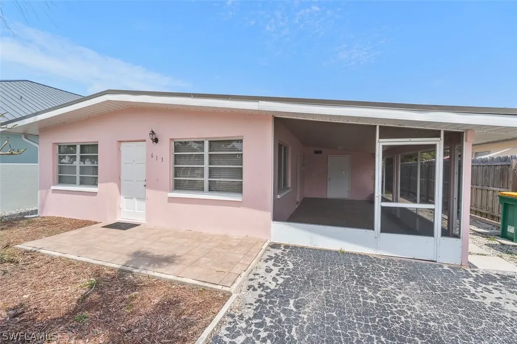 613 107th Avenue N Naples FL 34108