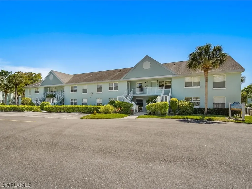 185 Grand Oaks Way Naples FL 34110