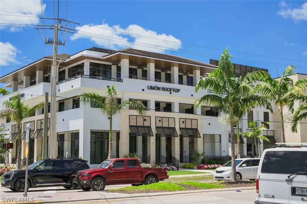 7877 Clemson Street Naples FL 34104