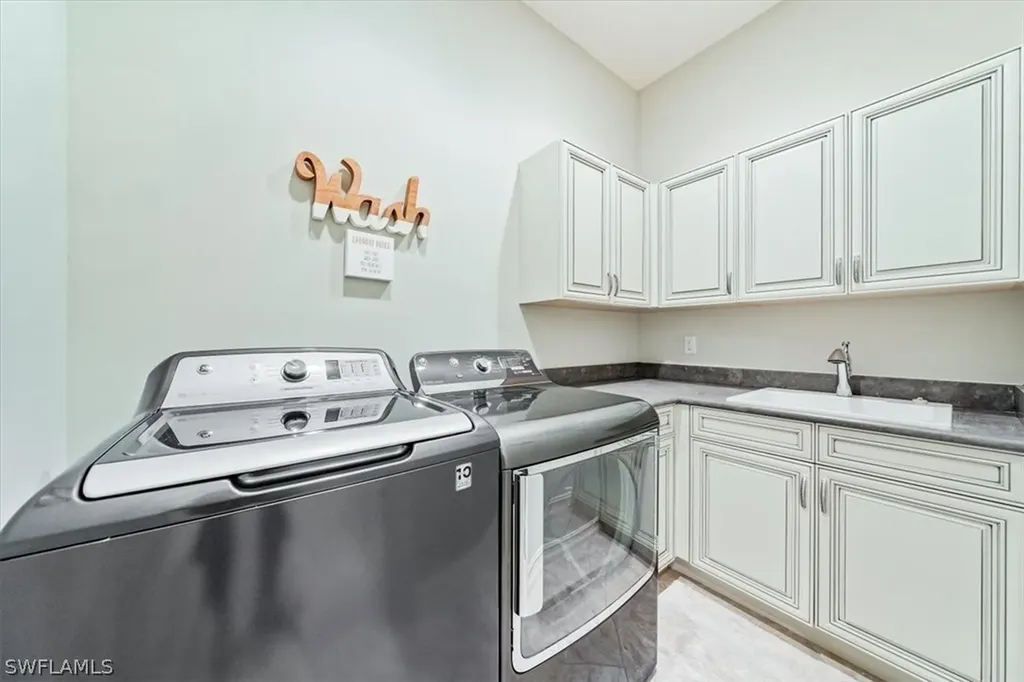 6590 Costa Circle Naples FL 34113
