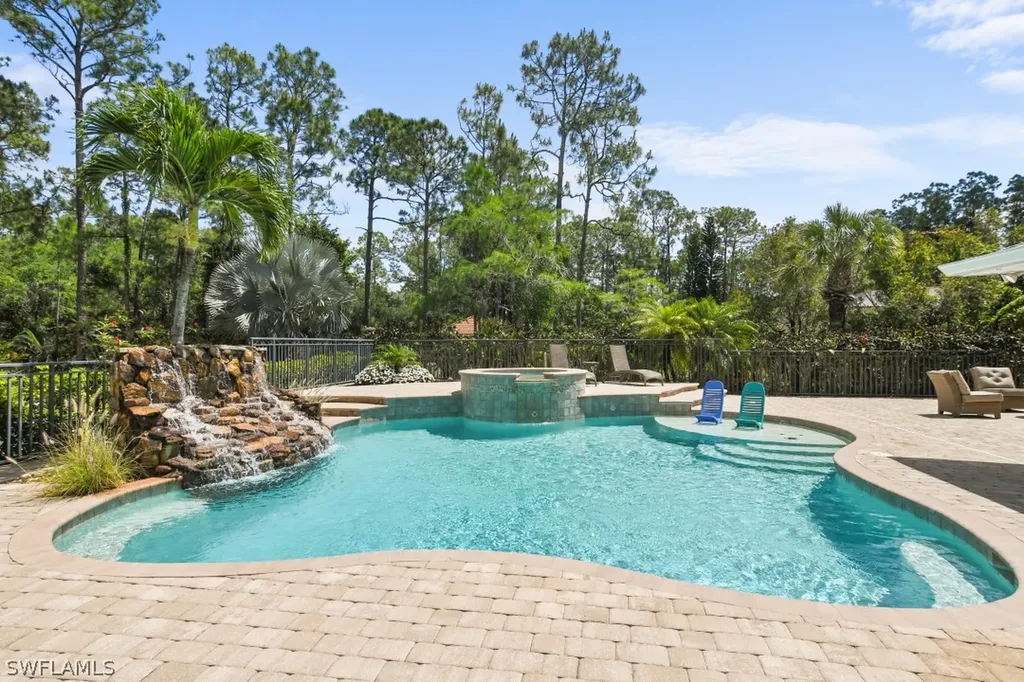 6141 Bur Oaks Lane Naples FL 34119