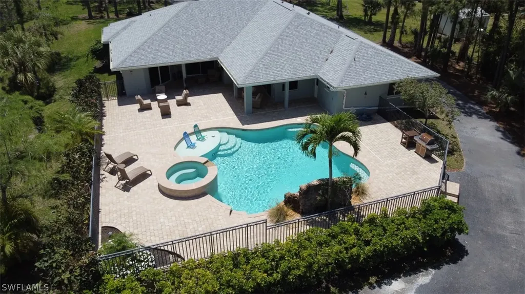 6141 Bur Oaks Lane Naples FL 34119