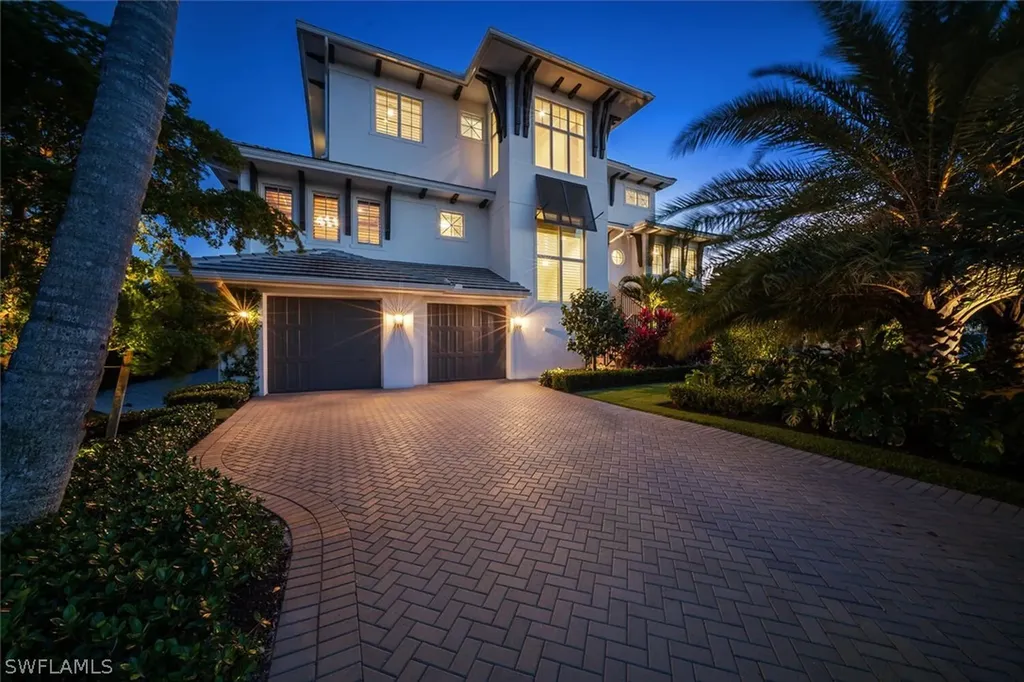 360 Heron Avenue Naples FL 34108