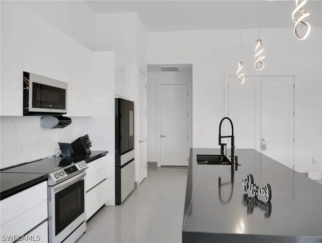 1914 SW 4th Street Cape Coral FL 33991