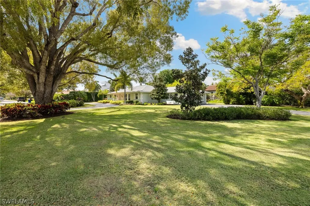 675 Yucca Road Naples FL 34102