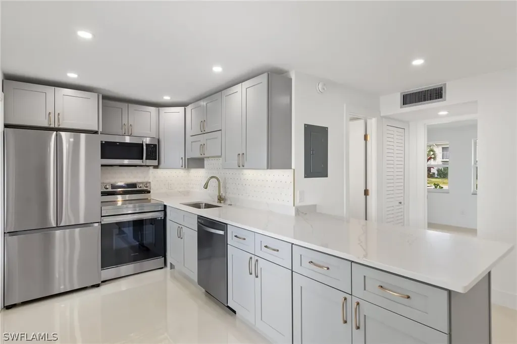 635 12th Avenue S Naples FL 34102