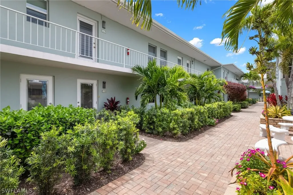 635 12th Avenue S Naples FL 34102