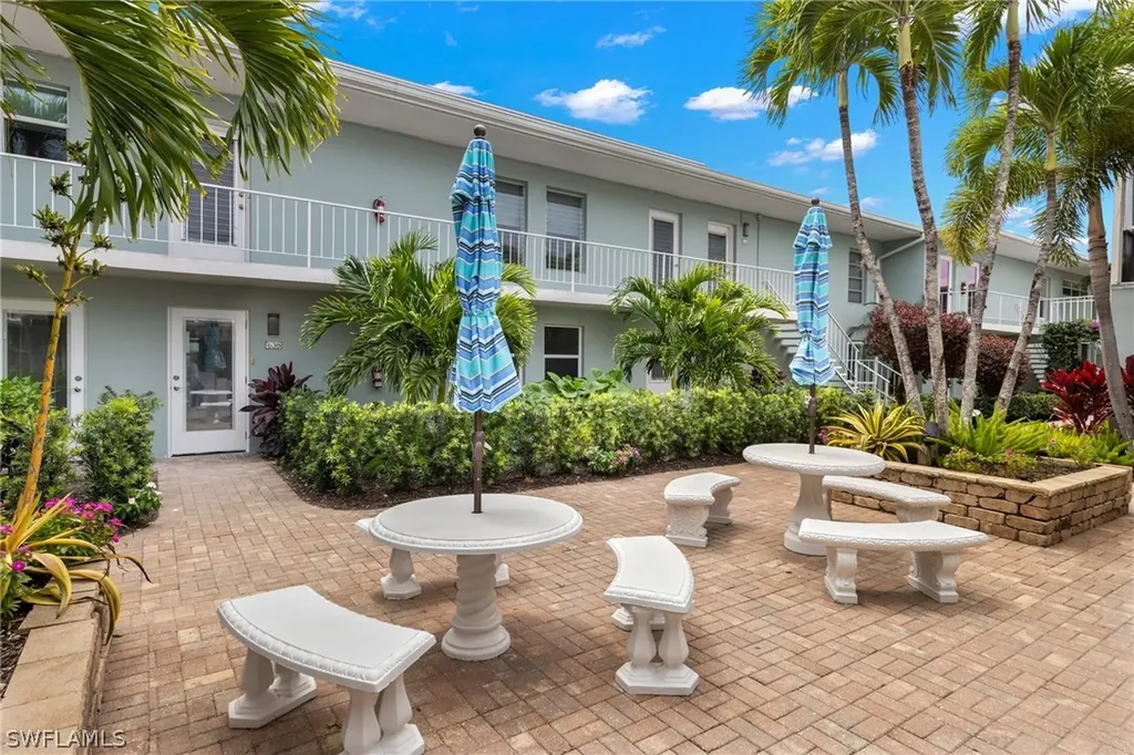 635 12th Avenue S Naples FL 34102