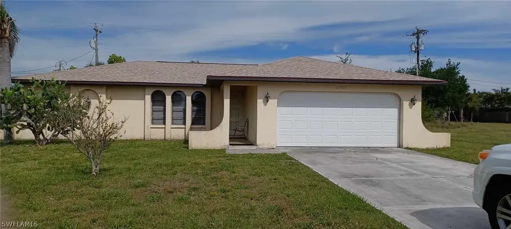 2203 SE Santa Barbara Place Cape Coral FL 33990
