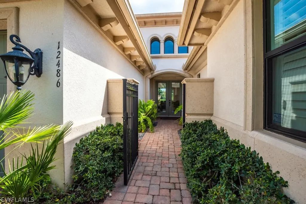 12486 Lockford Lane Naples FL 34120