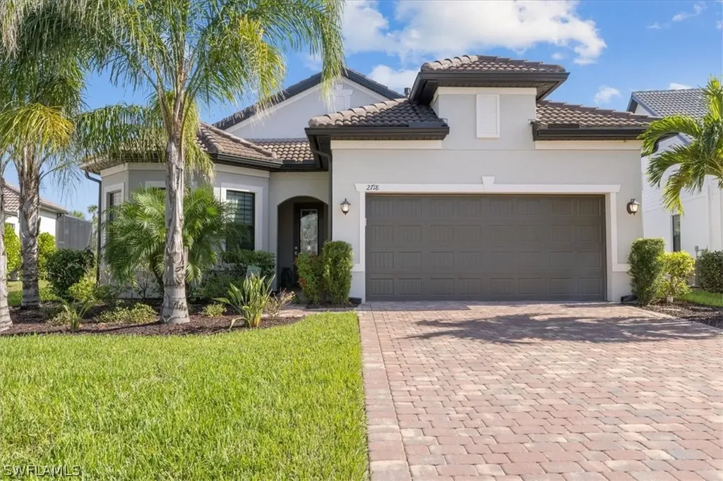2718 Aviamar Circle Naples FL 34114