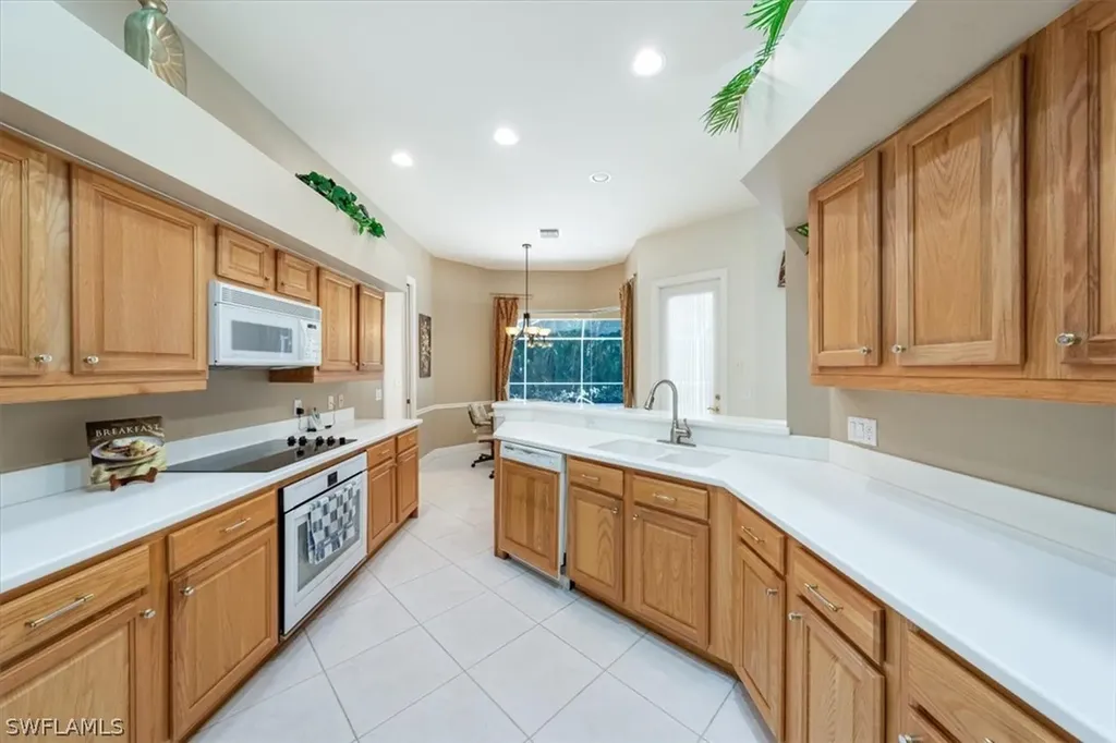436 Crestwood Lane Naples FL 34113