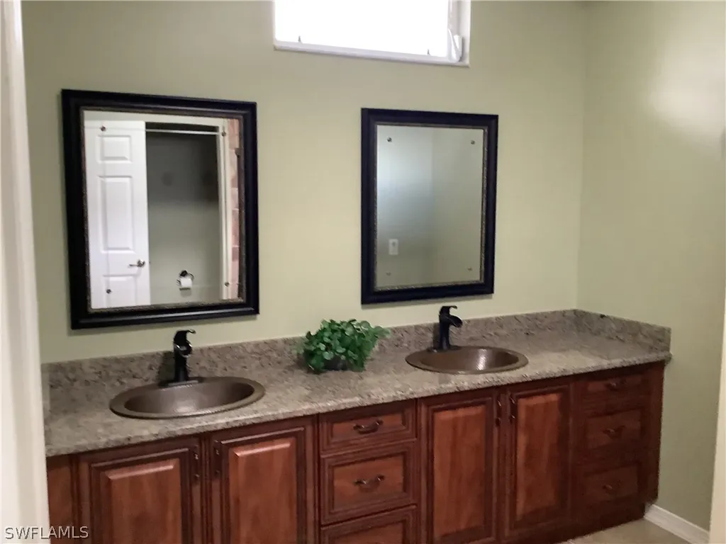 176 Stanhope Circle Naples FL 34104