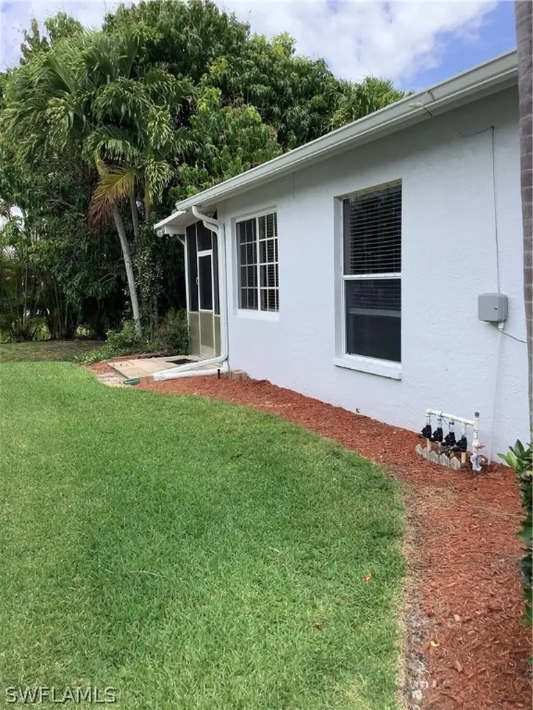 176 Stanhope Circle Naples FL 34104