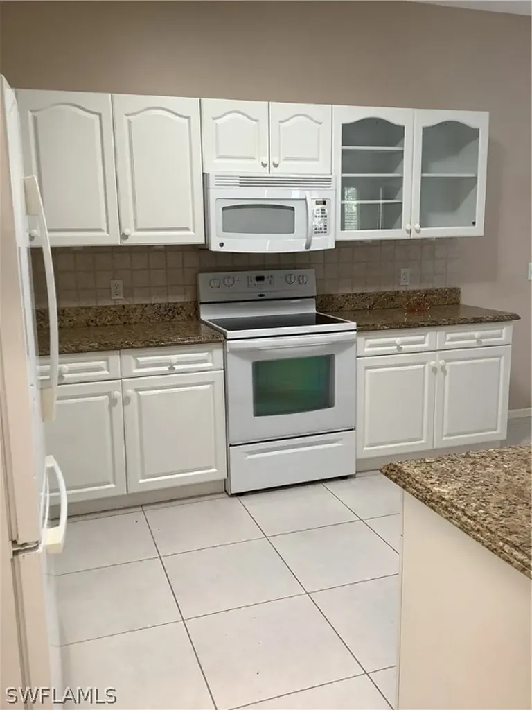 176 Stanhope Circle Naples FL 34104