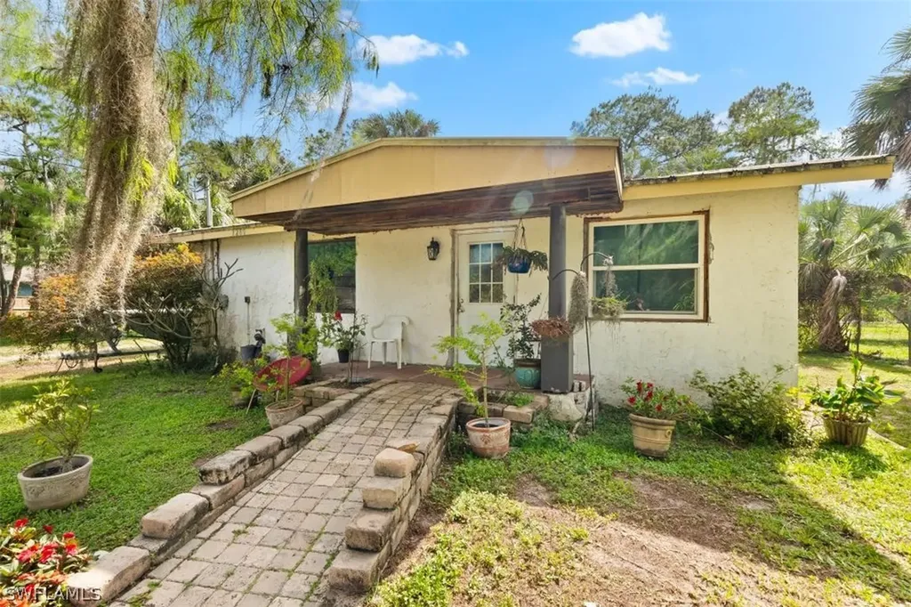 2280 Della Drive Naples FL 34117