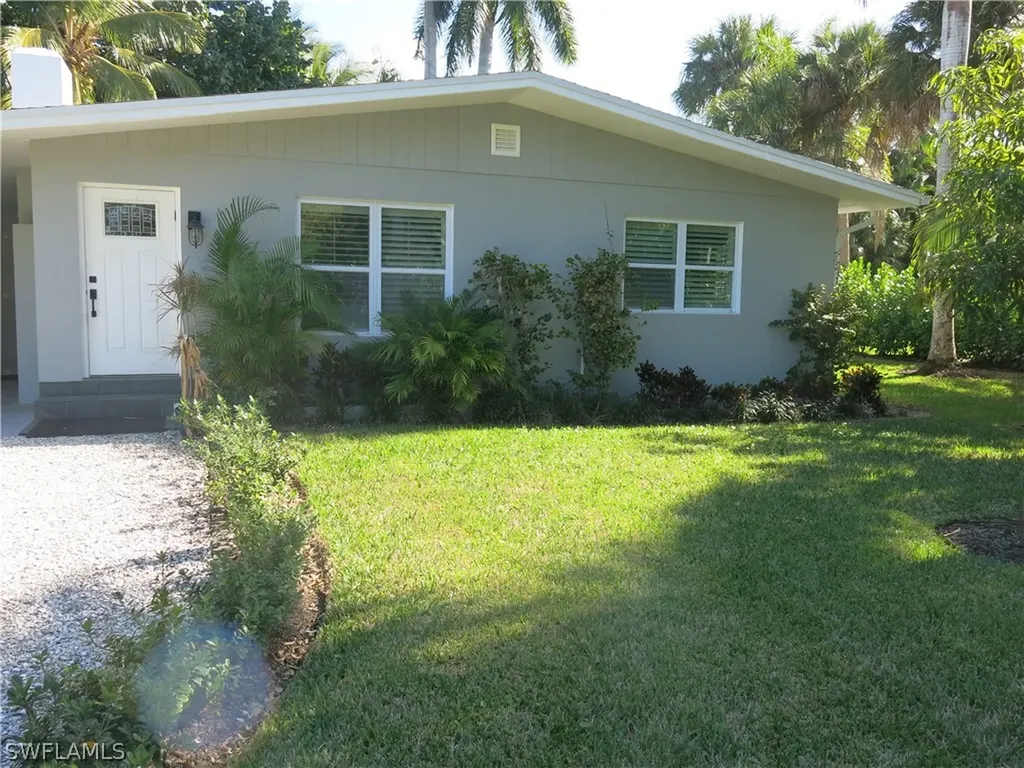 1315 Sandpiper Street Naples FL 34102