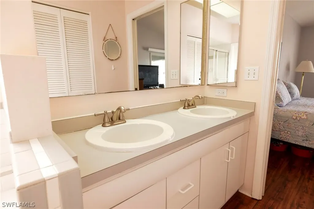 524 SW 27th Terrace Cape Coral FL 33914