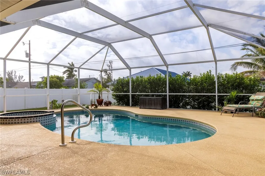 524 SW 27th Terrace Cape Coral FL 33914