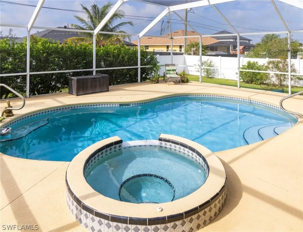 524 SW 27th Terrace Cape Coral FL 33914