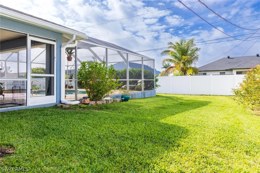 524 SW 27th Terrace Cape Coral FL 33914