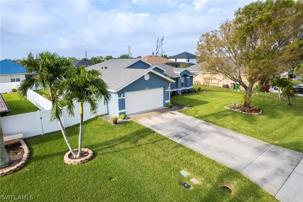 524 SW 27th Terrace Cape Coral FL 33914