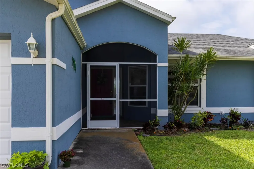 524 SW 27th Terrace Cape Coral FL 33914