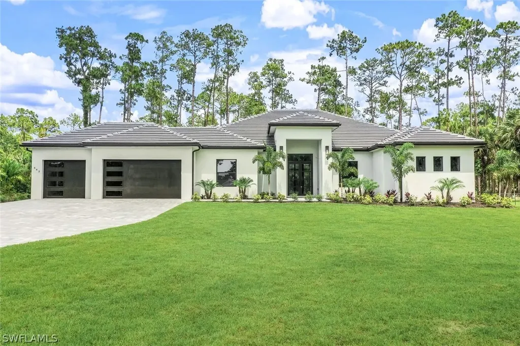 Naples FL, 662 9TH Street SW