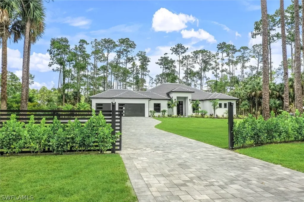 662 9th Street SW Naples FL 34117