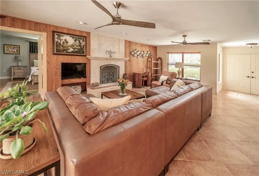 427 Torrey Pines Point Naples FL 34113