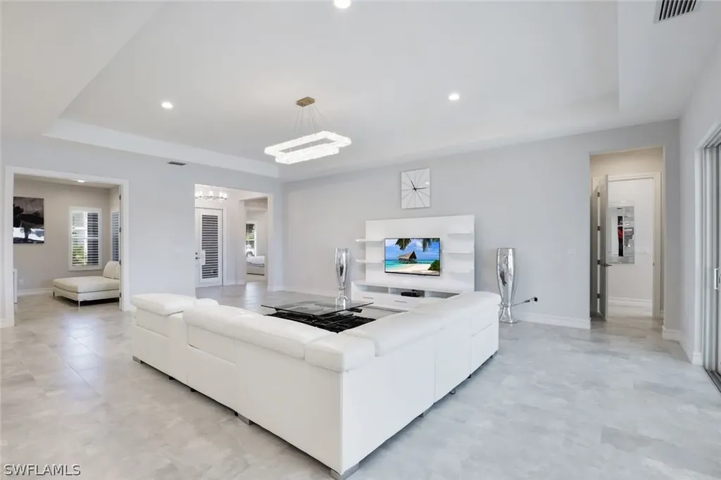 14327 Laguna Springs Lane Naples FL 34114