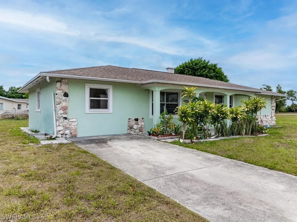 2422 Capri Drive Fort Myers FL 33916
