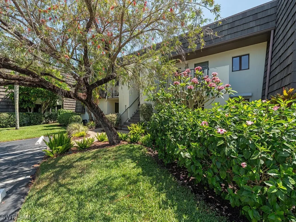1636 Spoonbill Lane Naples FL 34105