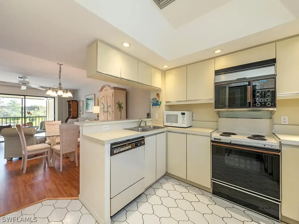 1636 Spoonbill Lane Naples FL 34105