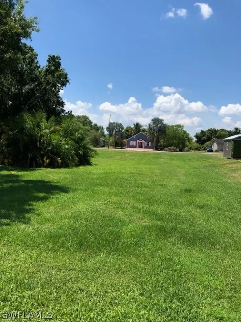 464 Avenue R SW Moore Haven FL 33471
