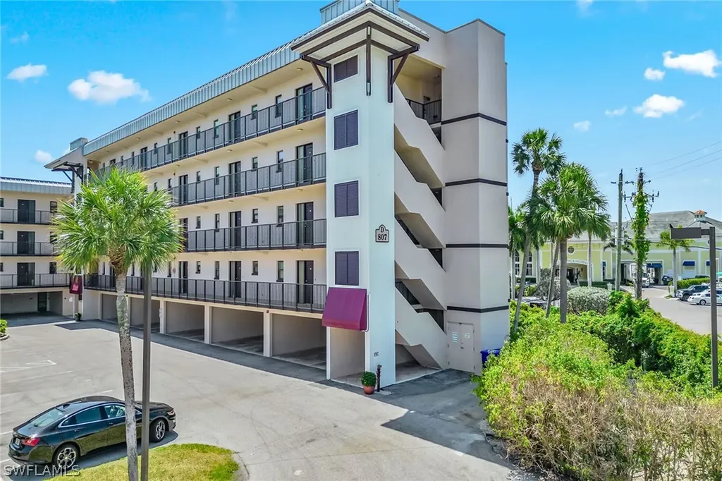 807 River Point Drive Naples FL 34102