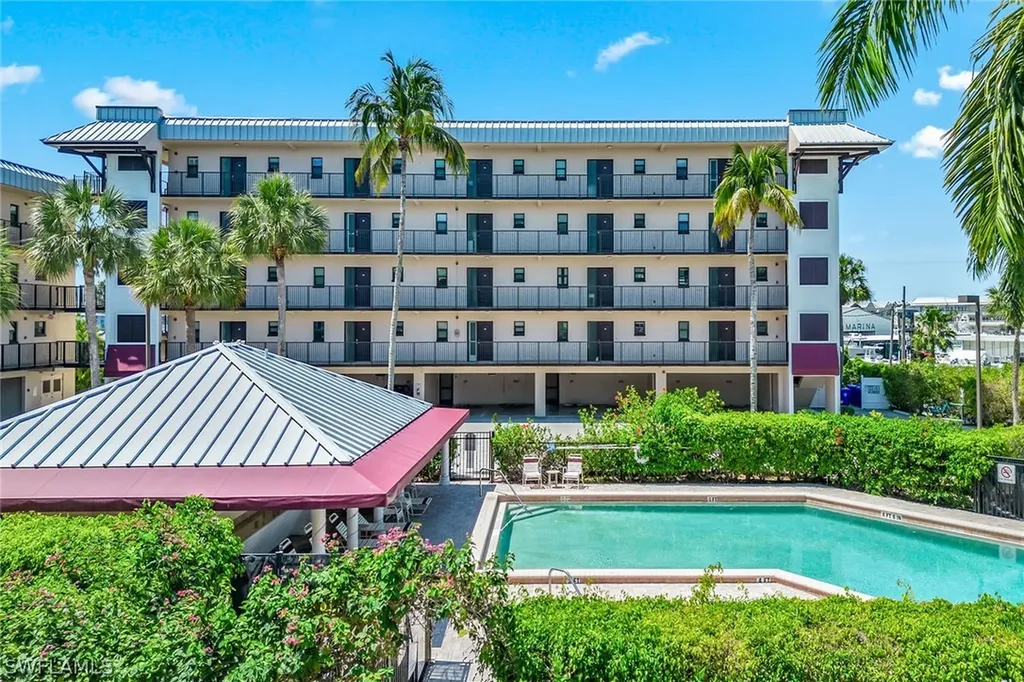807 River Point Drive Naples FL 34102