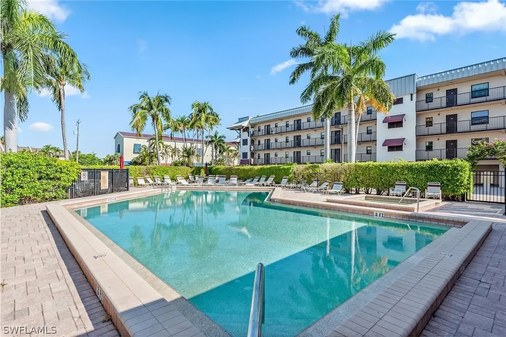 807 River Point Drive Naples FL 34102