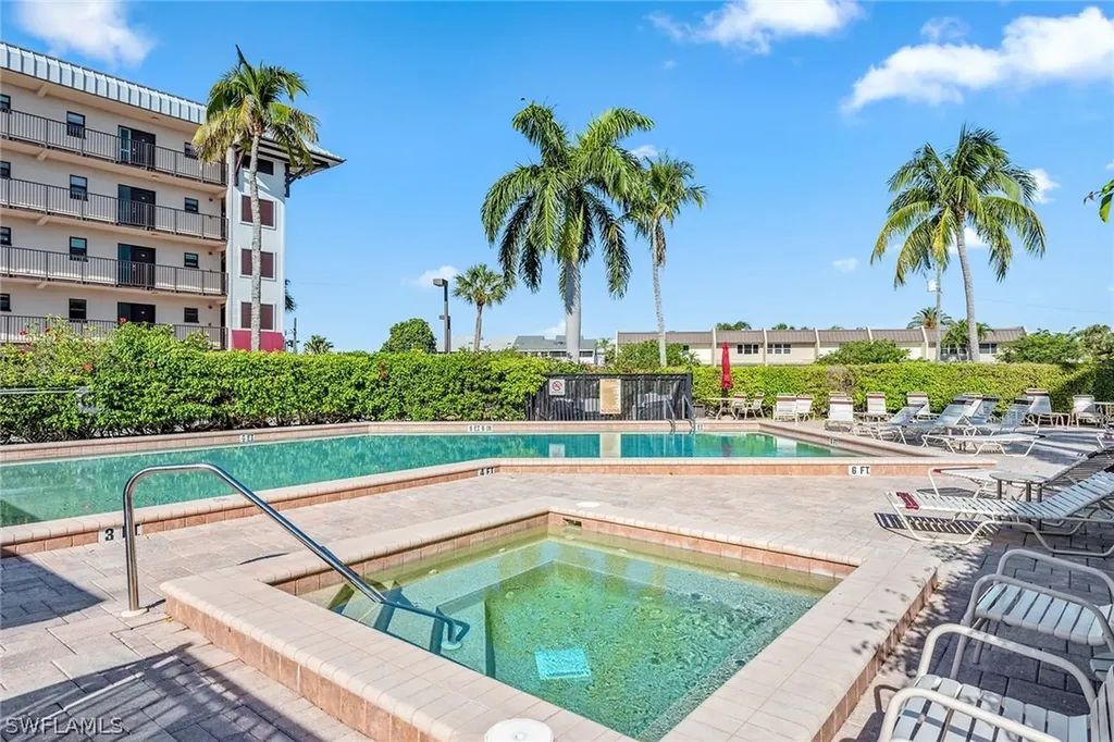 807 River Point Drive Naples FL 34102