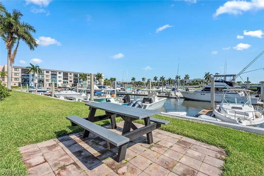 807 River Point Drive Naples FL 34102