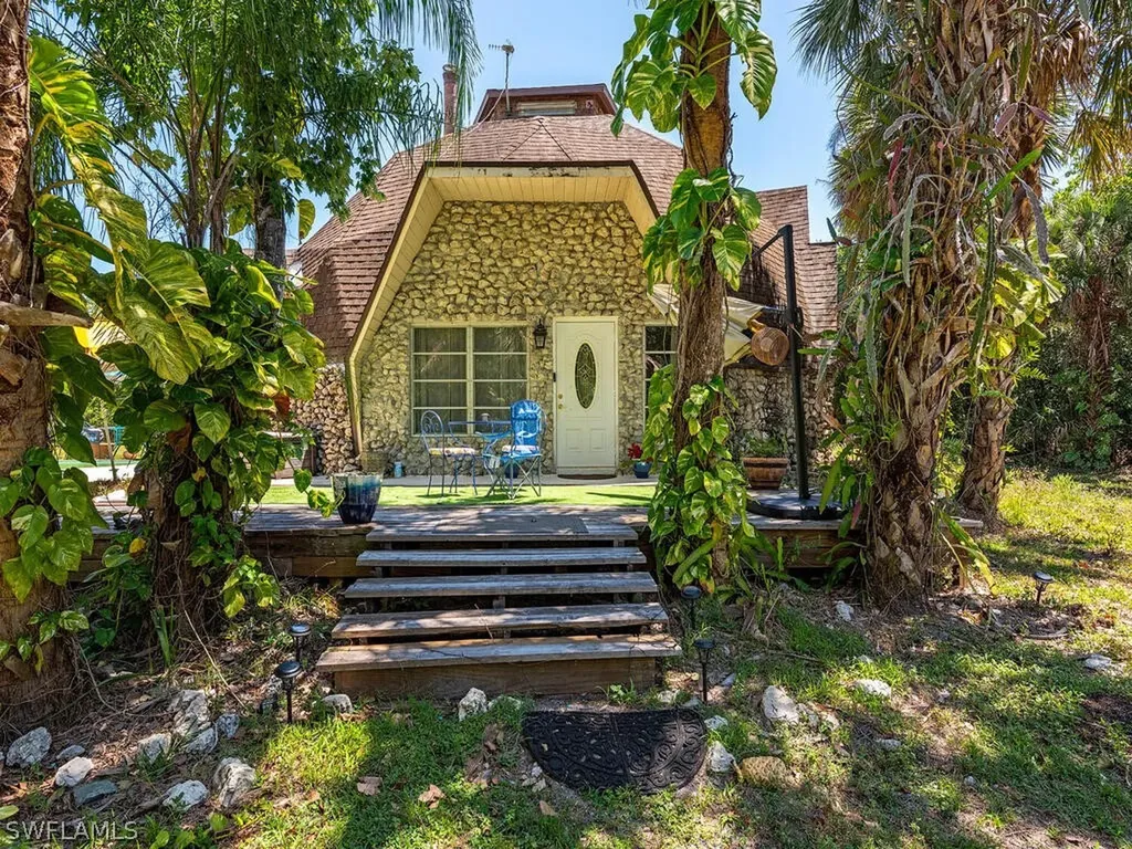380 Frangipani Avenue Naples FL 34117