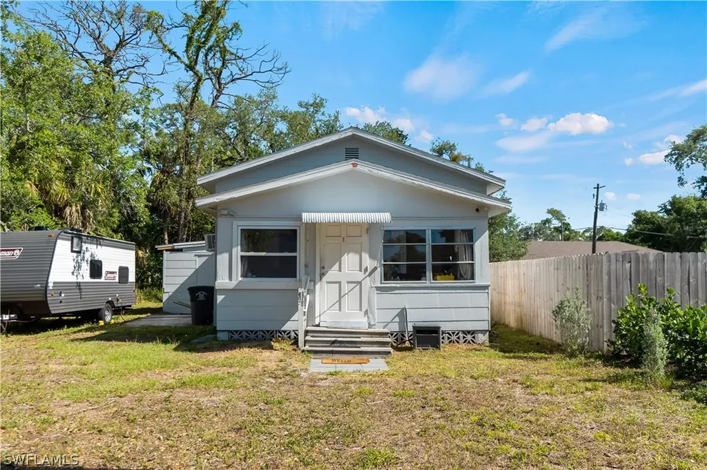 2047 Jeffcott Street Fort Myers FL 33901