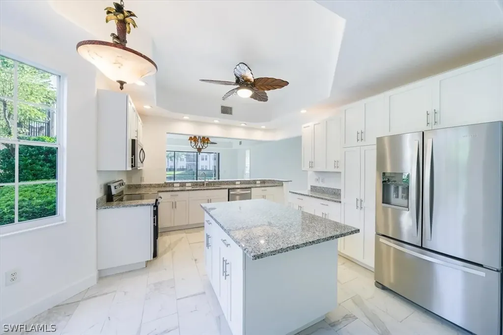 Naples FL, 4758 Stratford Court, Unit 1301